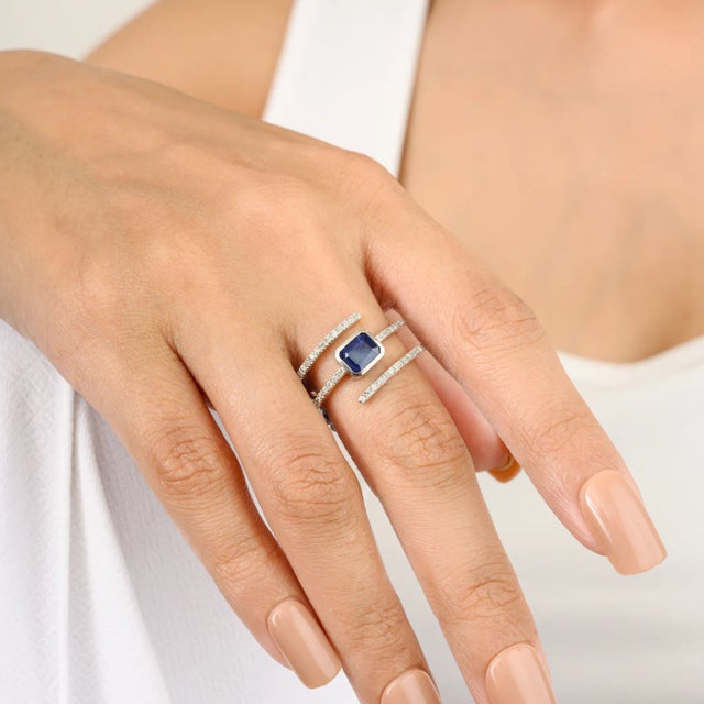 14k Gold East West Blue Sapphire & Diamond Spiral Cocktail Ring Size 5 For Sale - Image 4 of 12