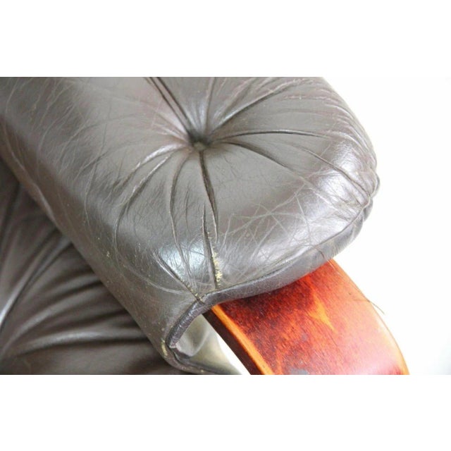 Cantilevered Tufted Leather Lounge Chair | Scandinavian Modern | Rosewood-Toned Bentwood Frame | C. 1970s For Sale - Image 9 of 10