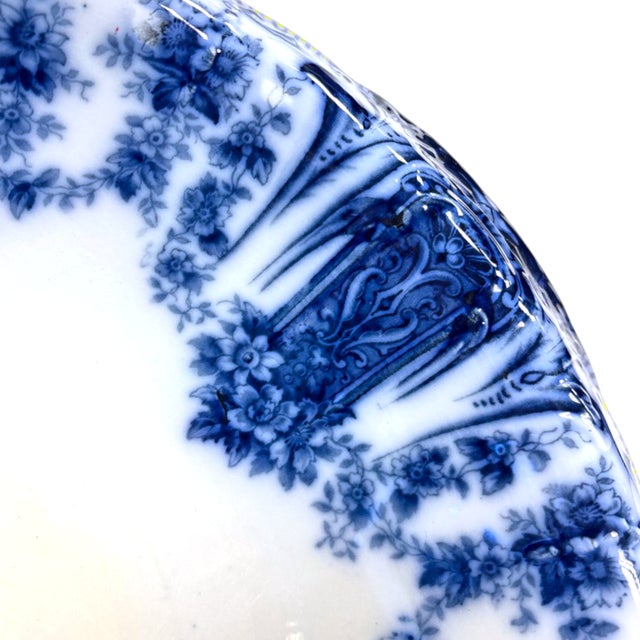 Late 19th Century Large Victorian Blue & White Transferware Wash Basin | Bowl in "Duchess" For Sale - Image 5 of 14