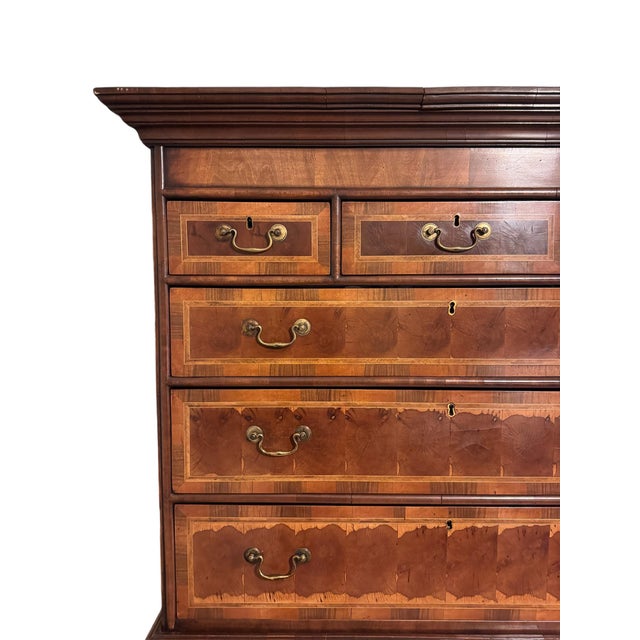 English George I Oyster-Veneered Walnut Chest on Chest (Tallboy), C. 1720–1740 For Sale - Image 3 of 15