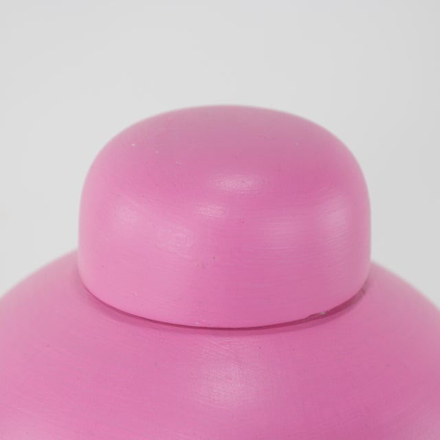 Pair of Soft Pink Matte Ginger Jars With Lids – Elegant Decorative Accents For Sale In New York - Image 6 of 7