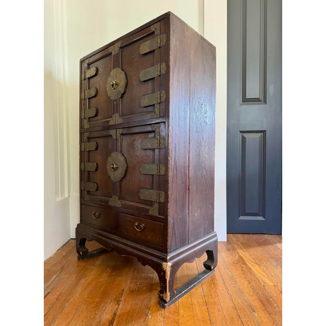 Diminutive Early 19th Century Korean Jang Cabinet For Sale In Philadelphia - Image 6 of 11