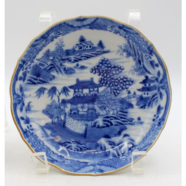 Late 18th Century Pair of Chinese Export Blue & White Sweetmeat Dishes For Sale In Raleigh - Image 6 of 6