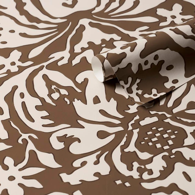Schumacher SAMPLE - Schumacher x Veere Greeney Suffolk Damask Wallpaper In Brown For Sale - Image 4 of 4
