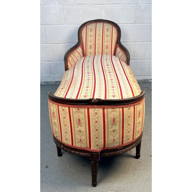 Early 20th Century French Provincial Style Chaise Lounge Settee For Sale - Image 4 of 7