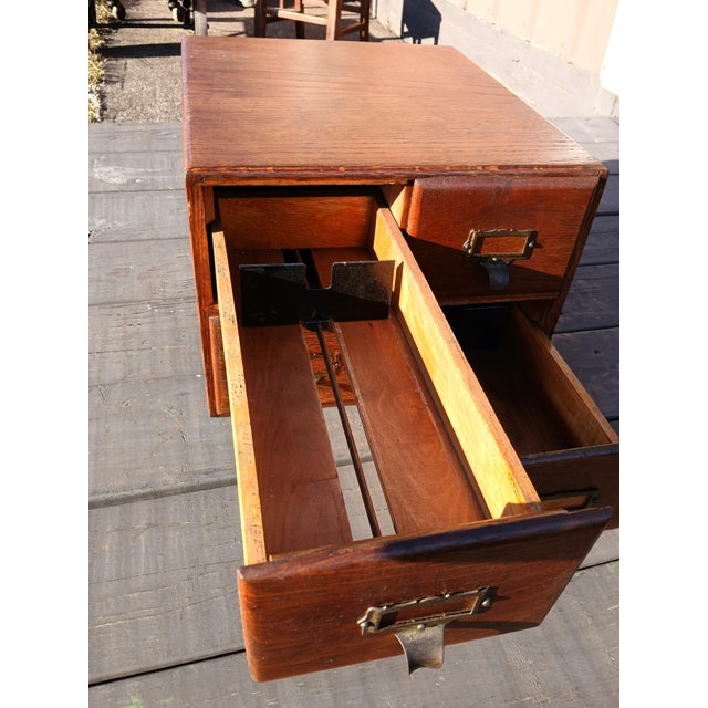 1920s Antique 1920s Quarter Sawn Oak 4-Drawer Desktop File Cabinet For Sale - Image 5 of 17