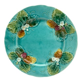 French Majolica Strawberries Plate Luneville, Circa 1880 For Sale