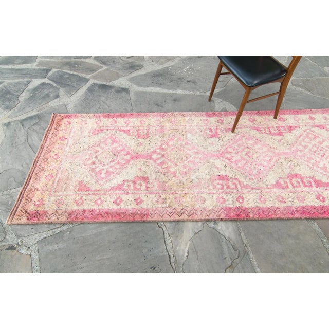 1950s House of Séance - 1950s Vintage Kurdish Pink Medallion Long Wool Hand-Knotted Runner For Sale - Image 5 of 11