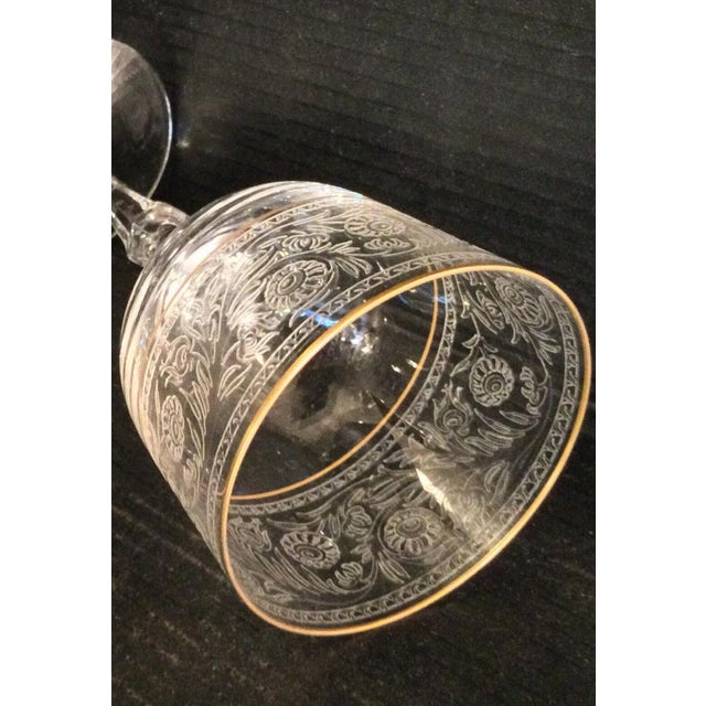 Fostoria Glass Company 1970s Pair of Fostoria Etched Glasses With Gold Trim at Rim For Sale - Image 4 of 9