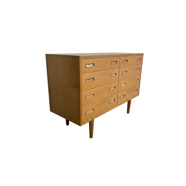 Danish oak chest of drawers from the 1960s, W. 108 D. 43 H. 75 cm. Made by Hundevad, a historic Danish furniture...