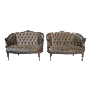 A Pair of 1930s French Carved Silver Gilt Velvet Tufted Settees From Mla For Sale