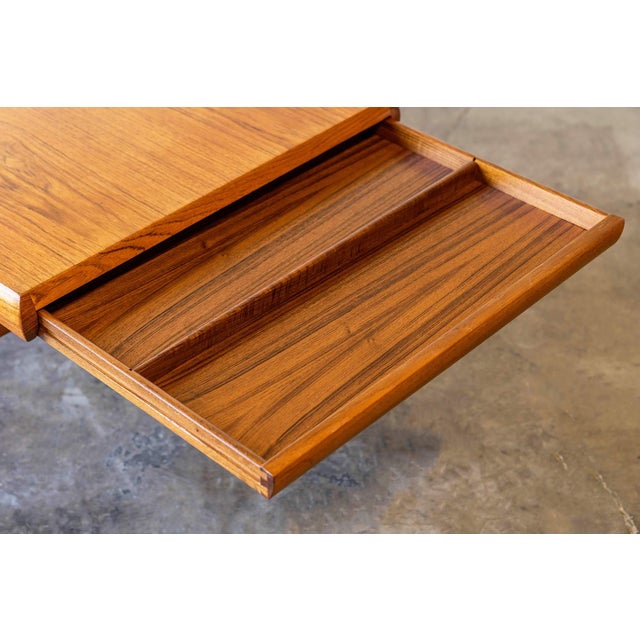 1960s 1960s Danish Expandable Teak Coffee Table Designed by Johannes Andersen For Sale - Image 5 of 11