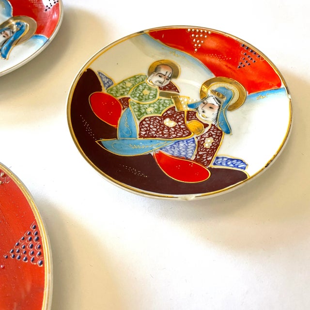 Red Japanese Satsuma Moriage Hand Painted Plates With Gold Leaf - Set of 8 For Sale - Image 8 of 9