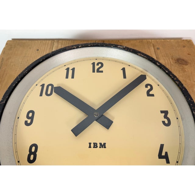 Industrial Black Factory Wall Clock from IBM, 1950s For Sale - Image 10 of 17