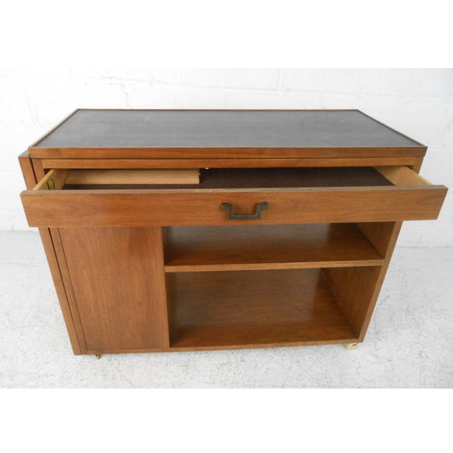 Mid 20th Century Edward Wormley Bar Cart for Dunbar For Sale In New York - Image 6 of 10
