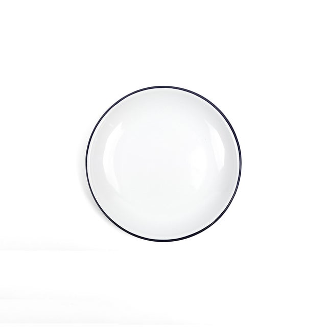 This enamel Salad Plate Set is an excellent way to serve appetizers, desserts or any kind of treats. This particular salad...