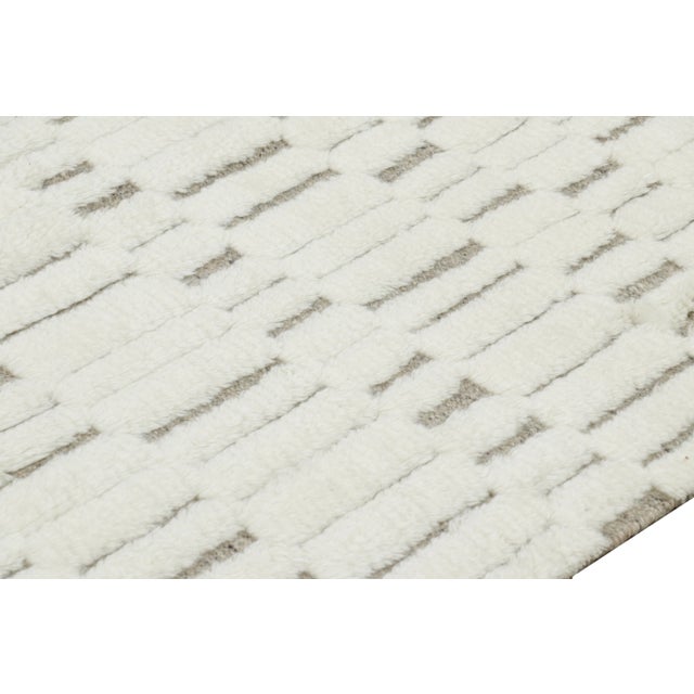 Rug & Kilim’s Contemporary Rug in White with High-Low Geometric Patterns - 12x16 For Sale In New York - Image 6 of 7