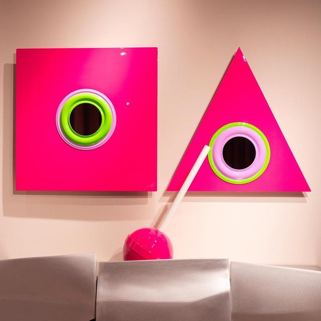 Bindoo Kama Triangular Wall Mirror in Aluminum and Glass Mirror by Altreforme For Sale - Image 10 of 16