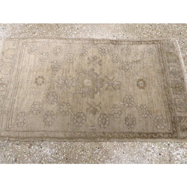 Early 20th Century Galerie Shabab Collection Early 20th Century Turkish Oushak Rug For Sale - Image 5 of 6