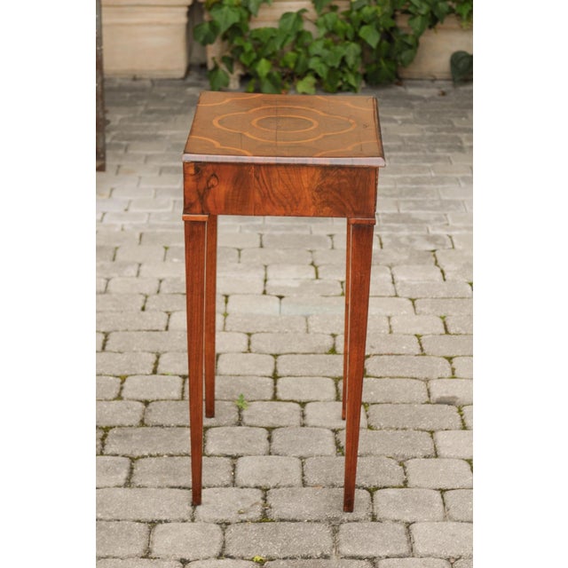 Italian 1820s Walnut Side Table with Oyster Veneer and Inlaid Quadrilobe Motif For Sale - Image 12 of 12