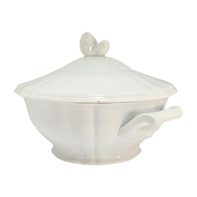 Mid-Century Limoges France White Porcelain Scalloped Covered Tureen For Sale - Image 10 of 18
