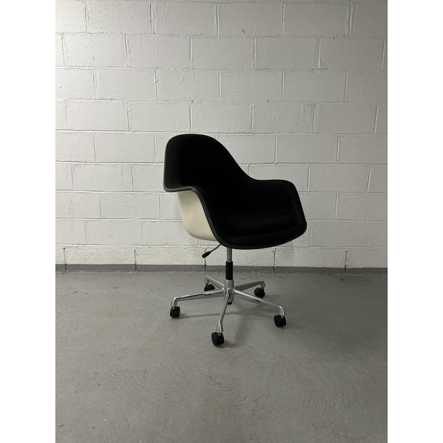 Black Loose Cushion Armchair by Charles & Ray Eames for Herman Miller, 1970 For Sale - Image 8 of 8
