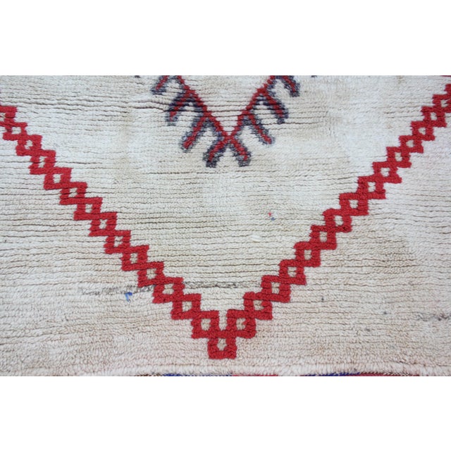 Mid 20th Century Vintage Moroccan Rug - 6'3'' X 3'6'' For Sale In New York - Image 6 of 7