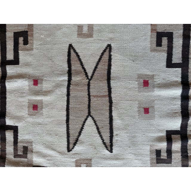 Cream Antique Navajo Rug Circa 1910 Southwestern Handwoven Navajo Blanket 3'3" x 6'10" For Sale - Image 8 of 17