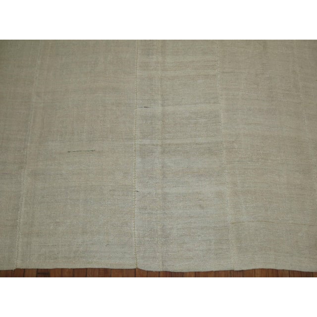 White Room Size Vintage Turkish Kilim - 8'5" x 11'10" For Sale In New York - Image 6 of 6