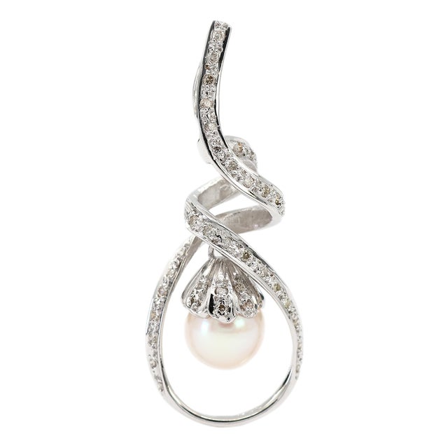 18k (750) White Gold Natural Diamond and White Pearl Pendant Necklace For Sale