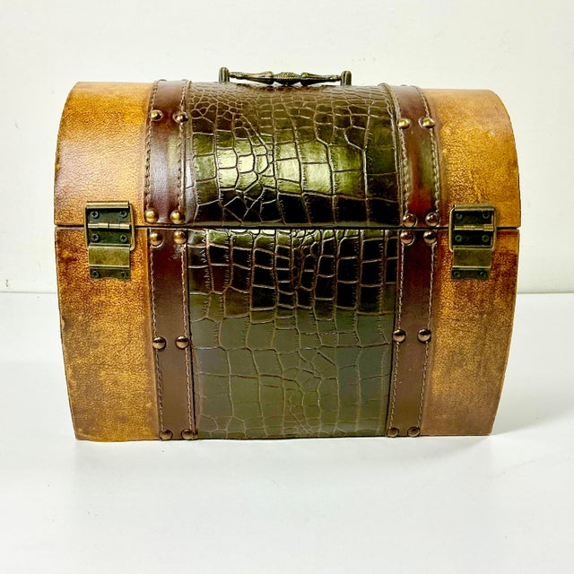 1980s Vintage Americana Boho Chic Wood and Faux Alligator Leather Box, After Ralph Lauren For Sale - Image 13 of 16