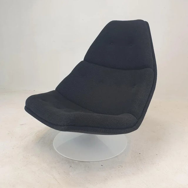 Very comfortable Artifort model F510 lounge chair. Designed by the famous English designer Geoffrey Harcourt in the 60's....