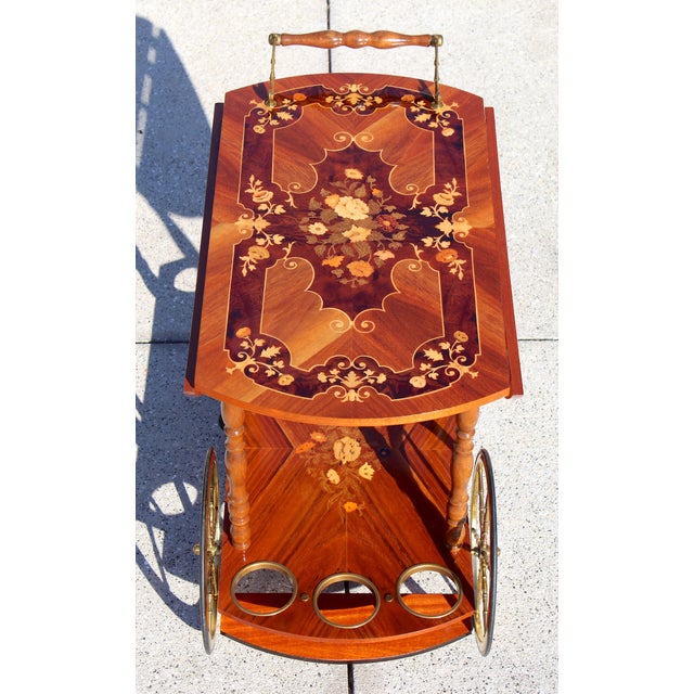 Italian Tea Cart - Mid-Century Sorrento-Style Marquetry Inlaid Wood & Brass Rolling Bar Cart - Made in Italy For Sale - Image 11 of 18