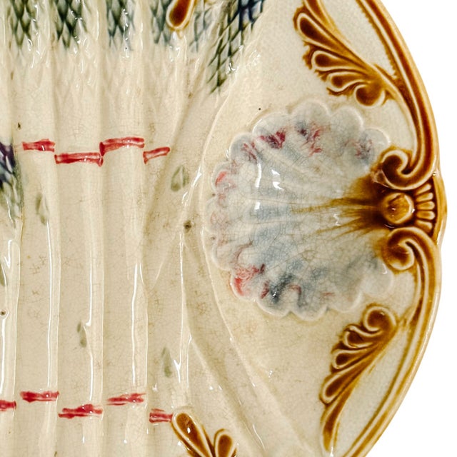 Late 19th Century Antique French Barbotine Asparagus Plate With Scalloped Sauce Well, Circa 1890 For Sale - Image 5 of 7