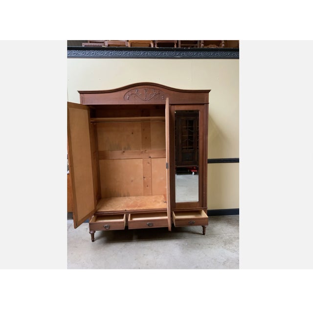 Age: circa 1910 Wood type: solid oak Condition: very good, meticulously maintained, fully restored original condition...