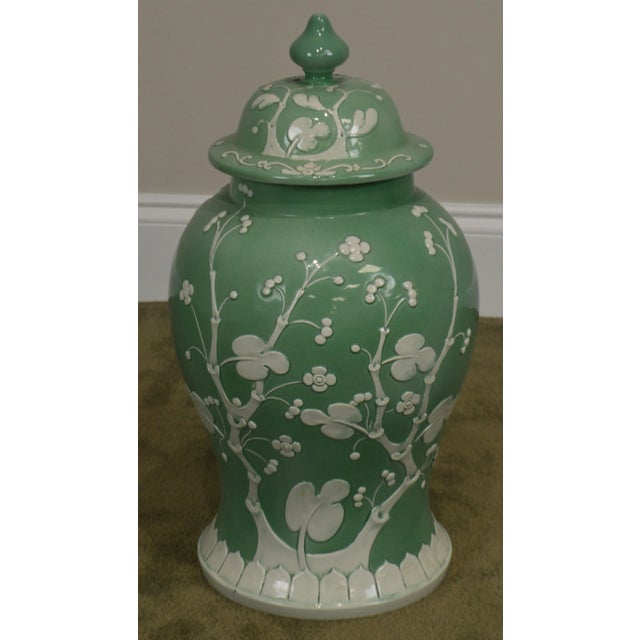 Green and White Italian Porcelaïn Pottery Lidded Canister For Sale - Image 4 of 13
