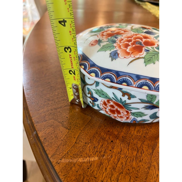 1970s Yukiyama Paki Floral Ceramic Box With Lid and Floral Details For Sale - Image 4 of 9