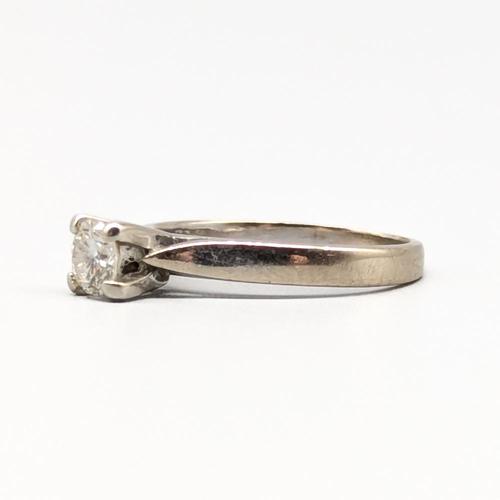 Ring, Gold, 18K, 3.17g, Size: 16.75mm, Good condition. Brilliant cut diamond of 0.40 ct This piece has an attribution...