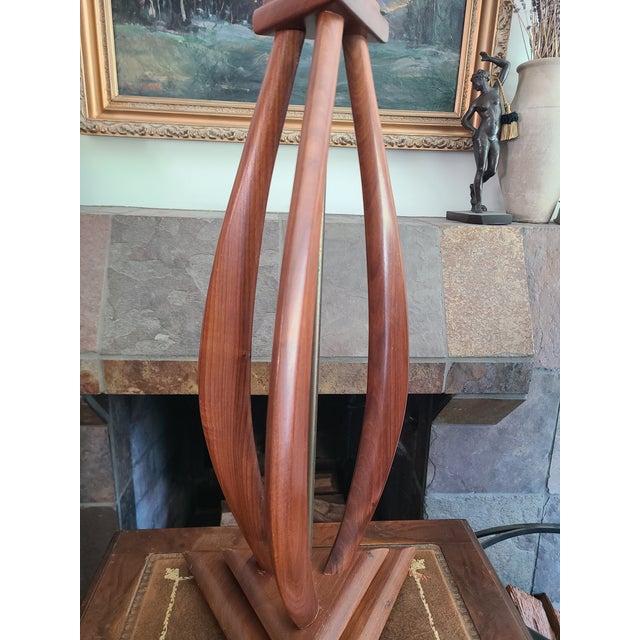 Vintage Mid-Century Modern Sculpted Bentwood & Brass Table Lamp For Sale In Los Angeles - Image 6 of 16