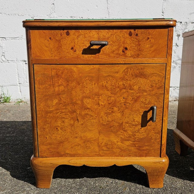 Vintage French Art Deco Nightstands in Burled Wood and Glass, 1930s, Set of 2 For Sale - Image 9 of 18