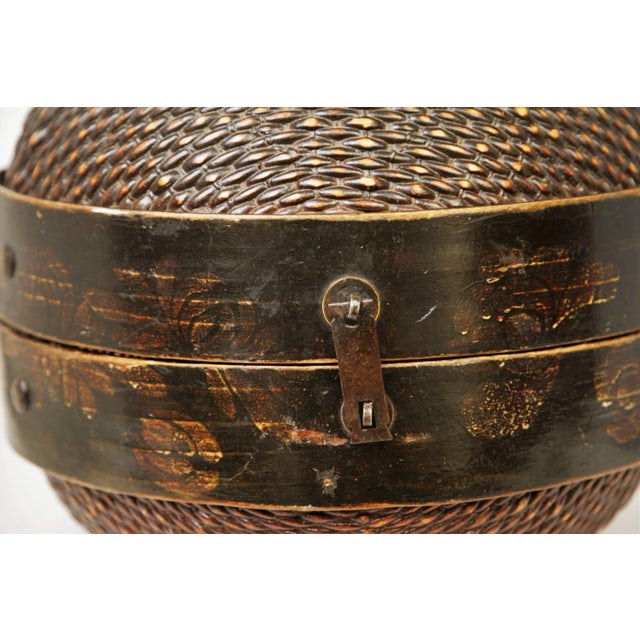 Late 19th Century Chinese Woven Rattan Hat Box - 16" - Late 19thc. For Sale - Image 5 of 11
