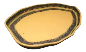 Early 19th Century Chinese Export Blue and White Porcelain Tobacco Leaf Dish Plate