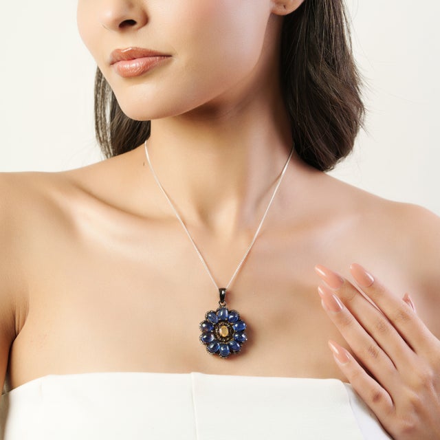 Bohemian Victorian-Style Cabochon Blue Sapphire Pendant in 925 Sterling Silver For Sale - Image 6 of 13