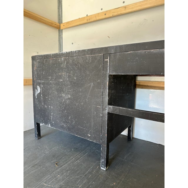 Black 1940s Machine-Age International Style Steel Military Tanker Writing Desk For Sale - Image 8 of 11