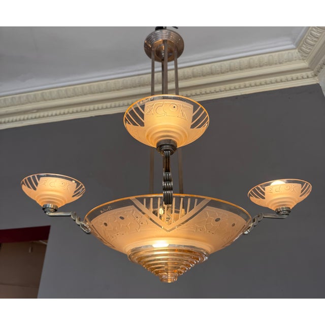 1930s Art Deco Chandelier in Salmon-Colored Sandblasted and Polished Clear Glass from Muller Frères For Sale - Image 5 of 18