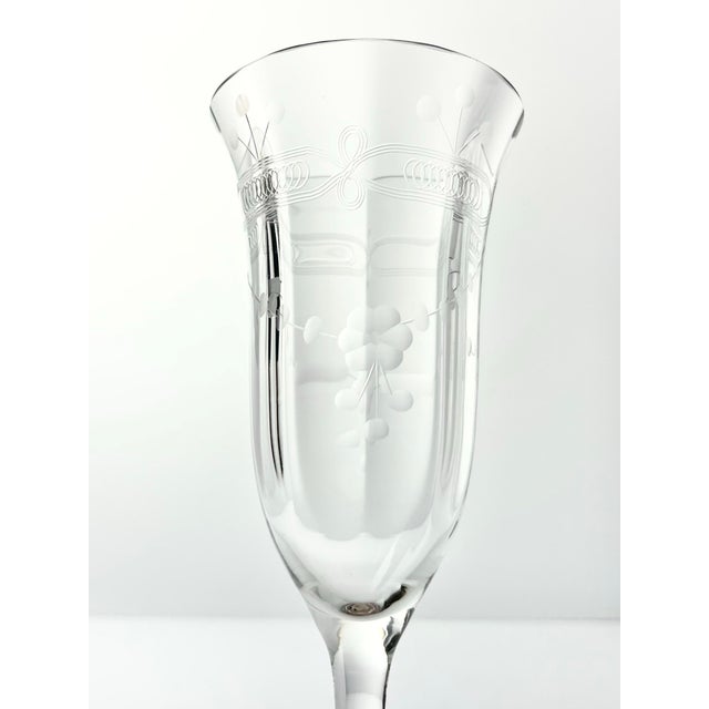 1940s Vintage Etched Flower & Garland Optic Fluted Champagne Glasses - a Pair For Sale - Image 5 of 6