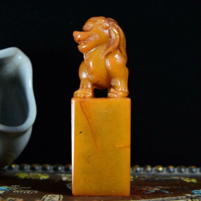 Vintage Chinese Shoushan Tianhuang Stone Seal With Ancient Beast Finial For Sale In Los Angeles - Image 6 of 9