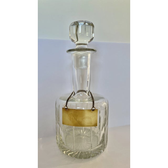 This stylish and chic decanter will make a great addition to your barware collection. The decanter is lead crystal and the...
