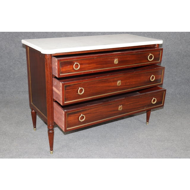 Maison Jansen French Louis XVI Directoire Style Brass Mounted White Marble Top Commode For Sale - Image 4 of 12