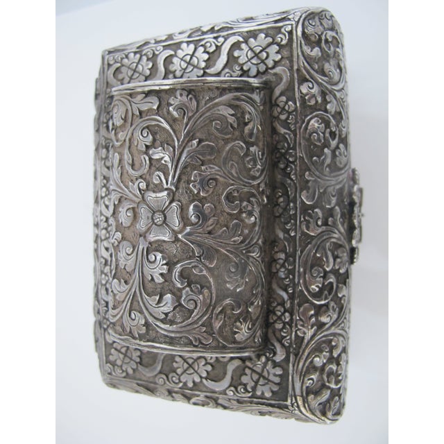 Antique Indian Silver Embossed Flower Scroll Hinged Lid Casket Chest Box For Sale In Portland, OR - Image 6 of 11